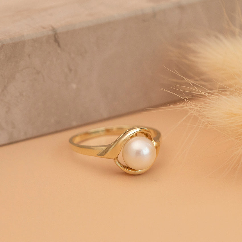 Gouden ring met parel 14 karaat