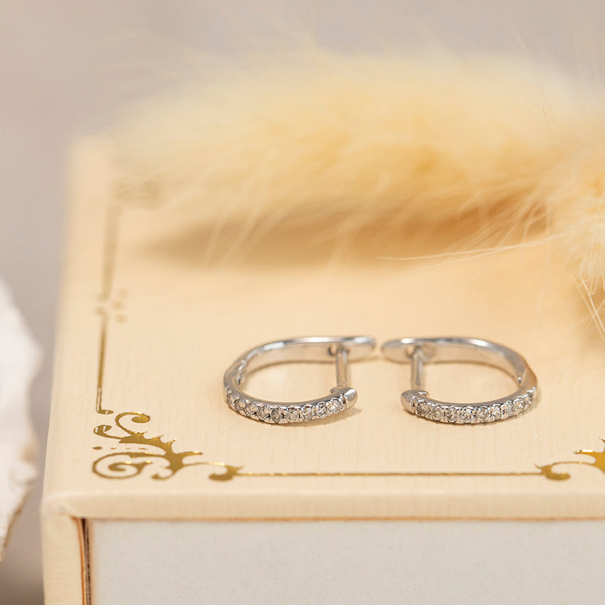 Witgouden oorringen met diamant 14 karaat