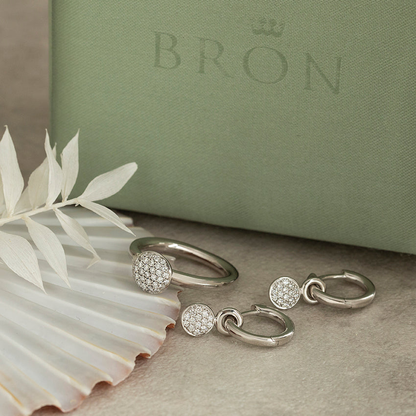 Witgouden stardust ring van Bron Jewelry 18 karaat