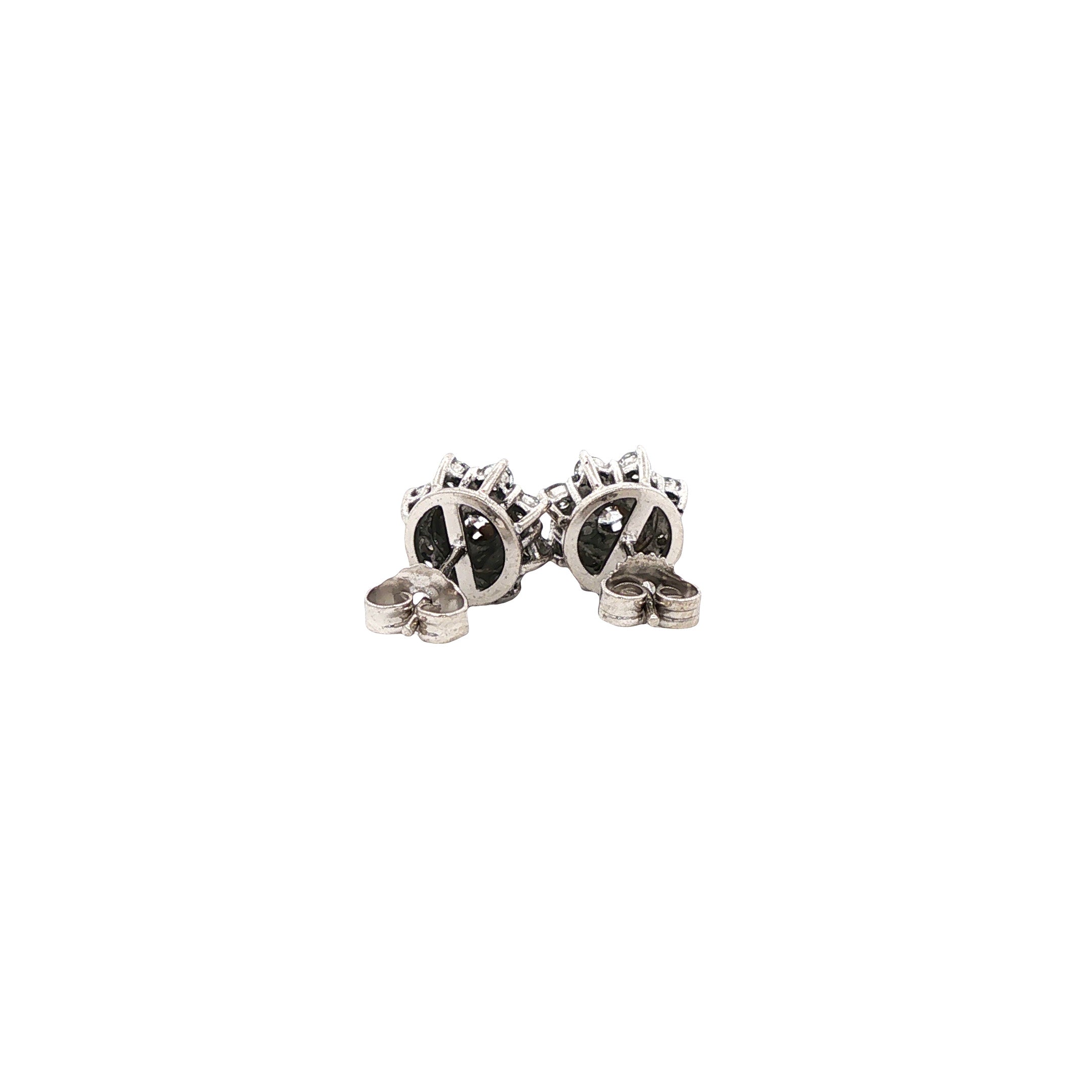 Witgouden entourage oorstekers met diamant 14 karaat