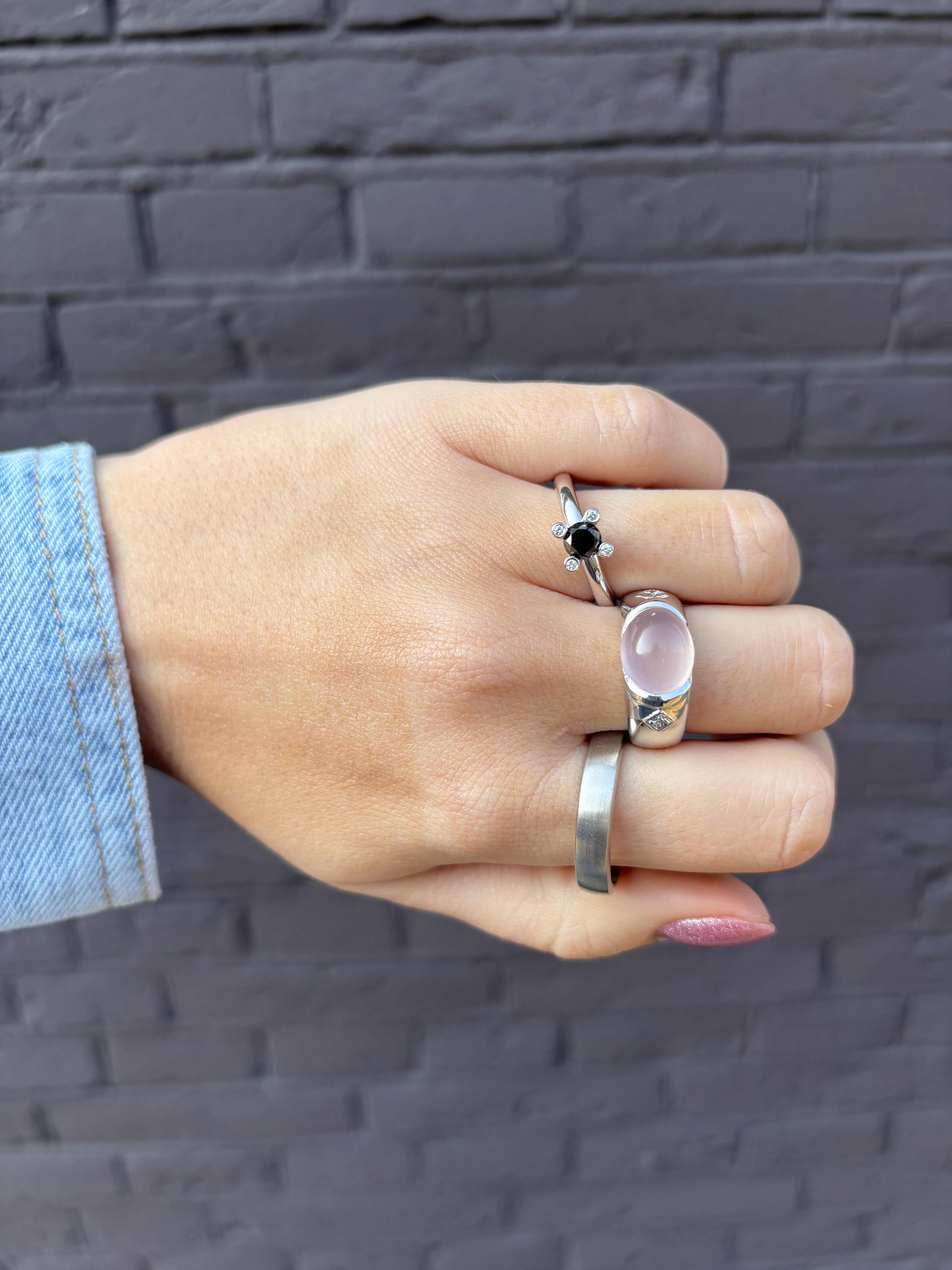 White gold ring with rose quartz and diamond 18 karat