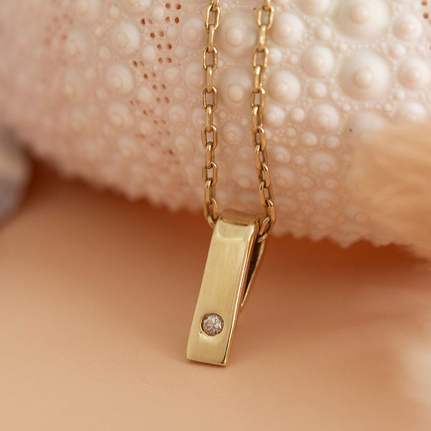Gouden hanger met diamant 14 karaat