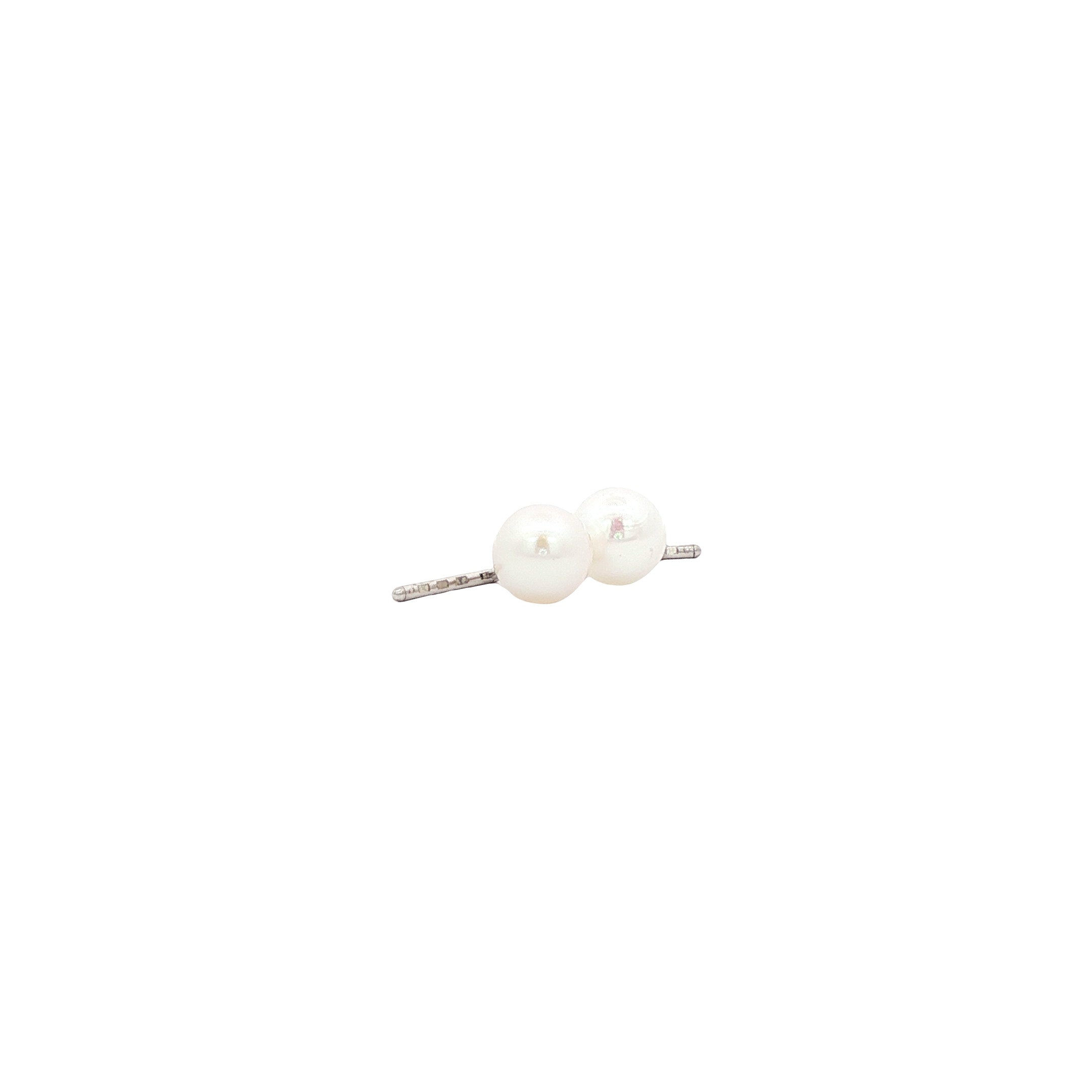 18 karat white gold pearl earrings *new