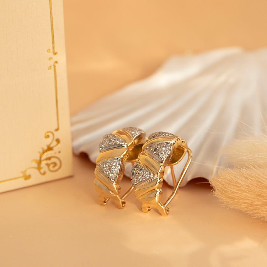 18-karat gold diamond stud earrings
