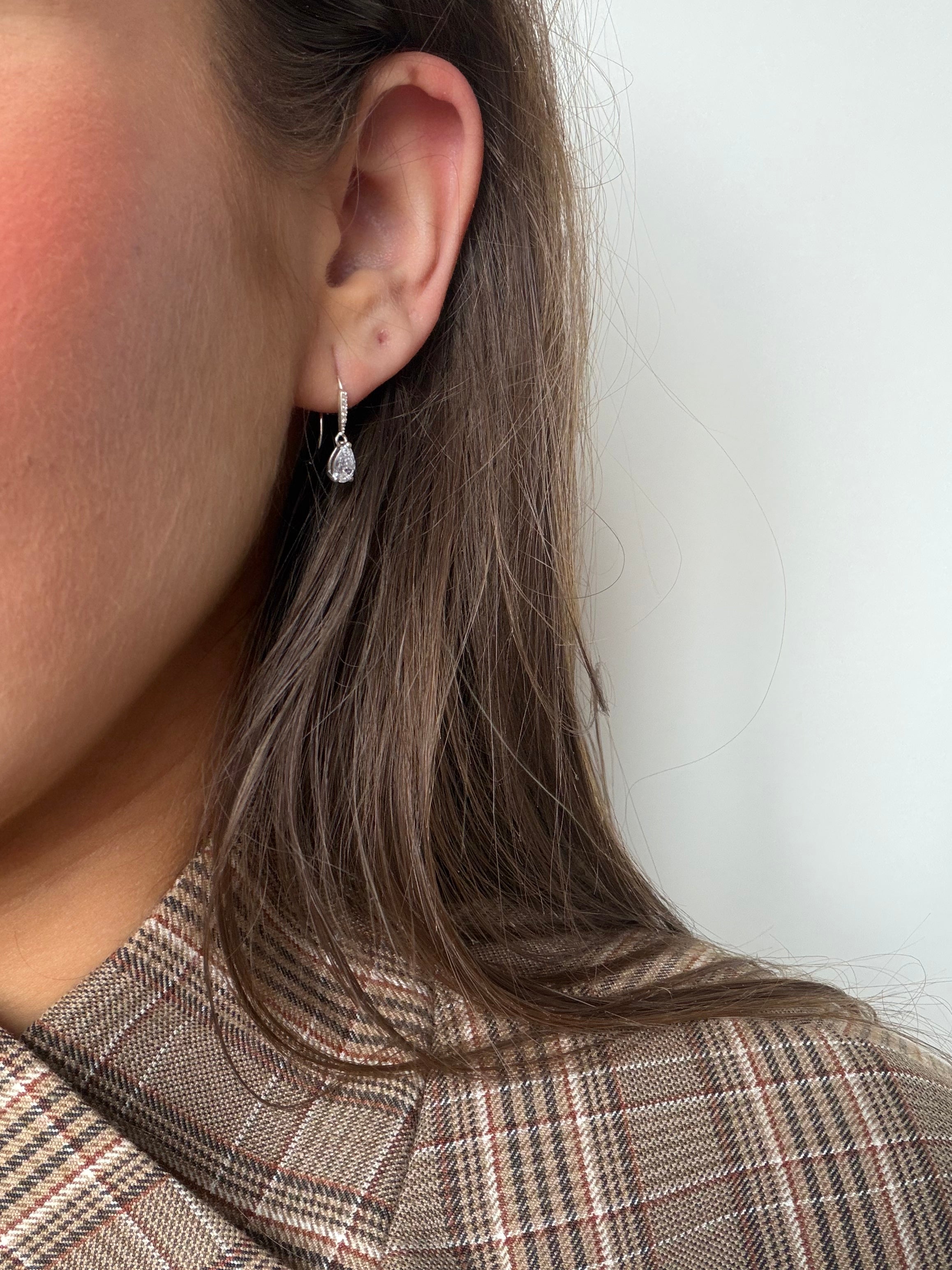 9 karat zirconia drop earrings