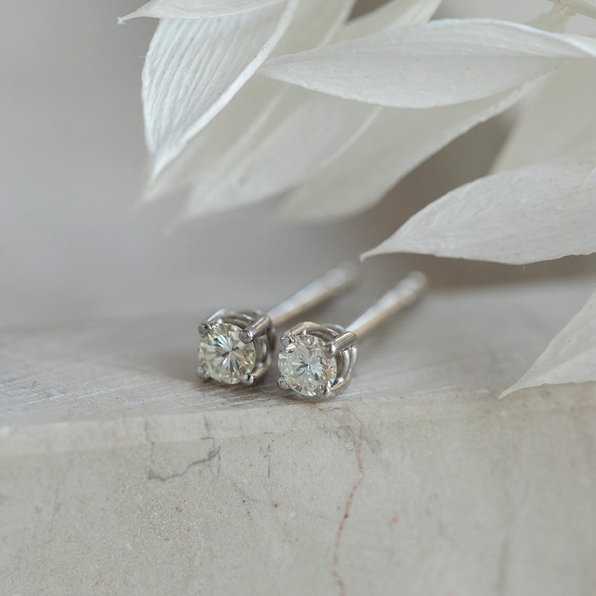 White gold solitaire stud earrings with diamond 14 karat*new