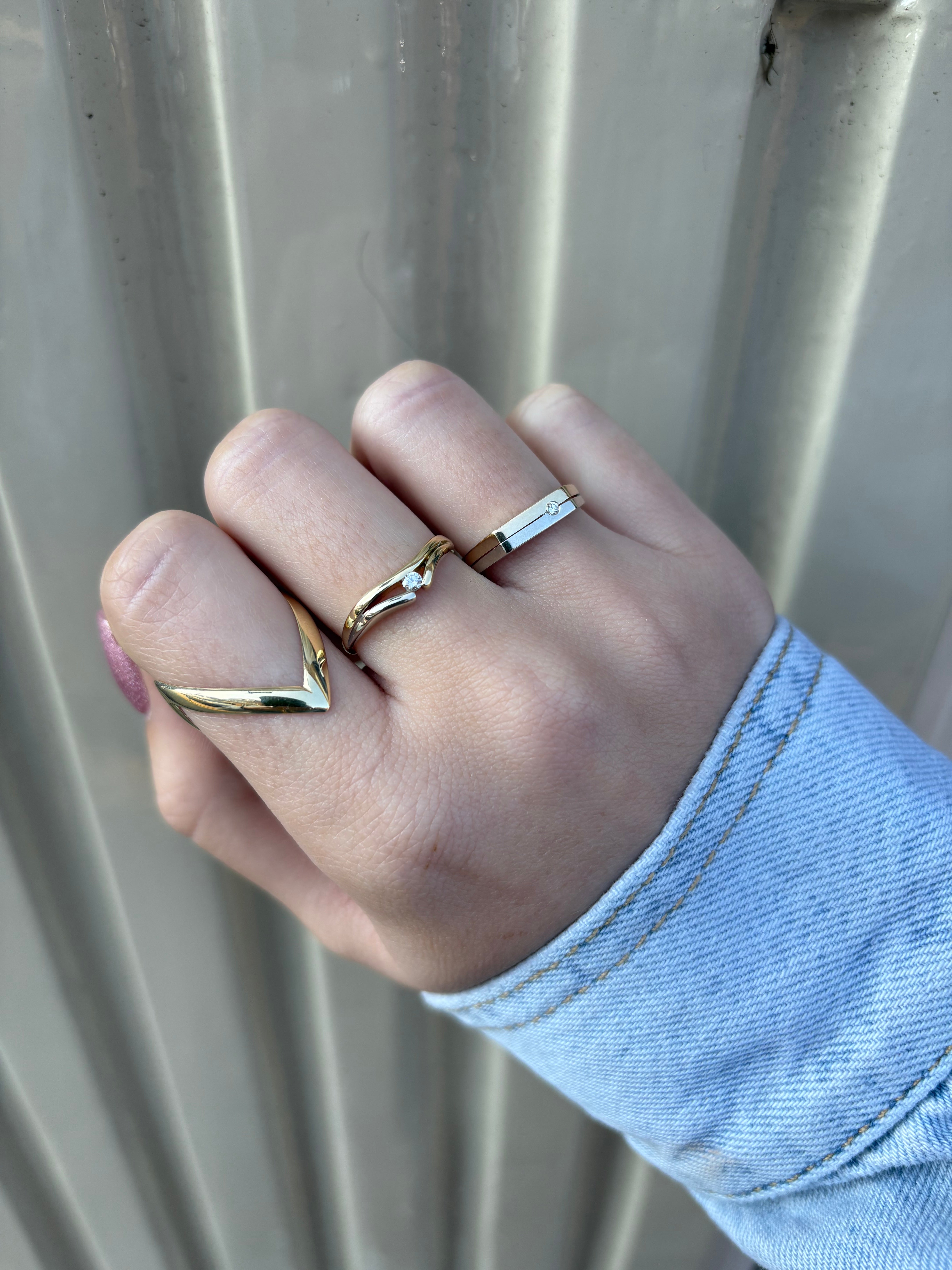 Jeunesse 14 karat gold ring with a diamond