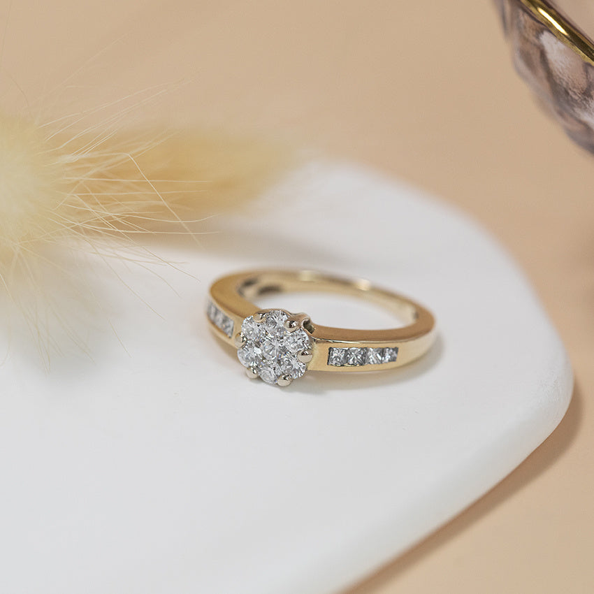 Gold rosette ring with diamond 14 karat