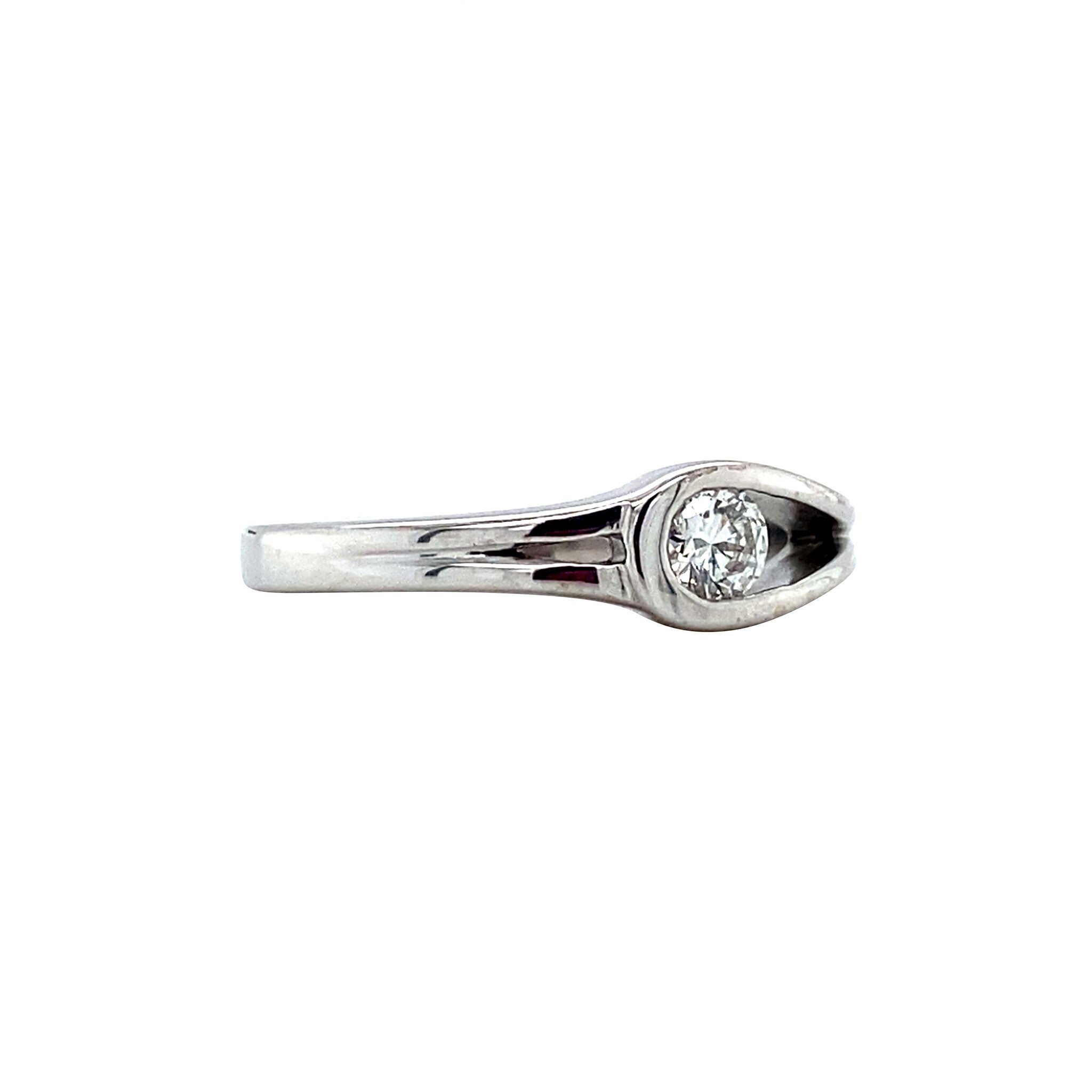 White gold ring with diamond 18 karat