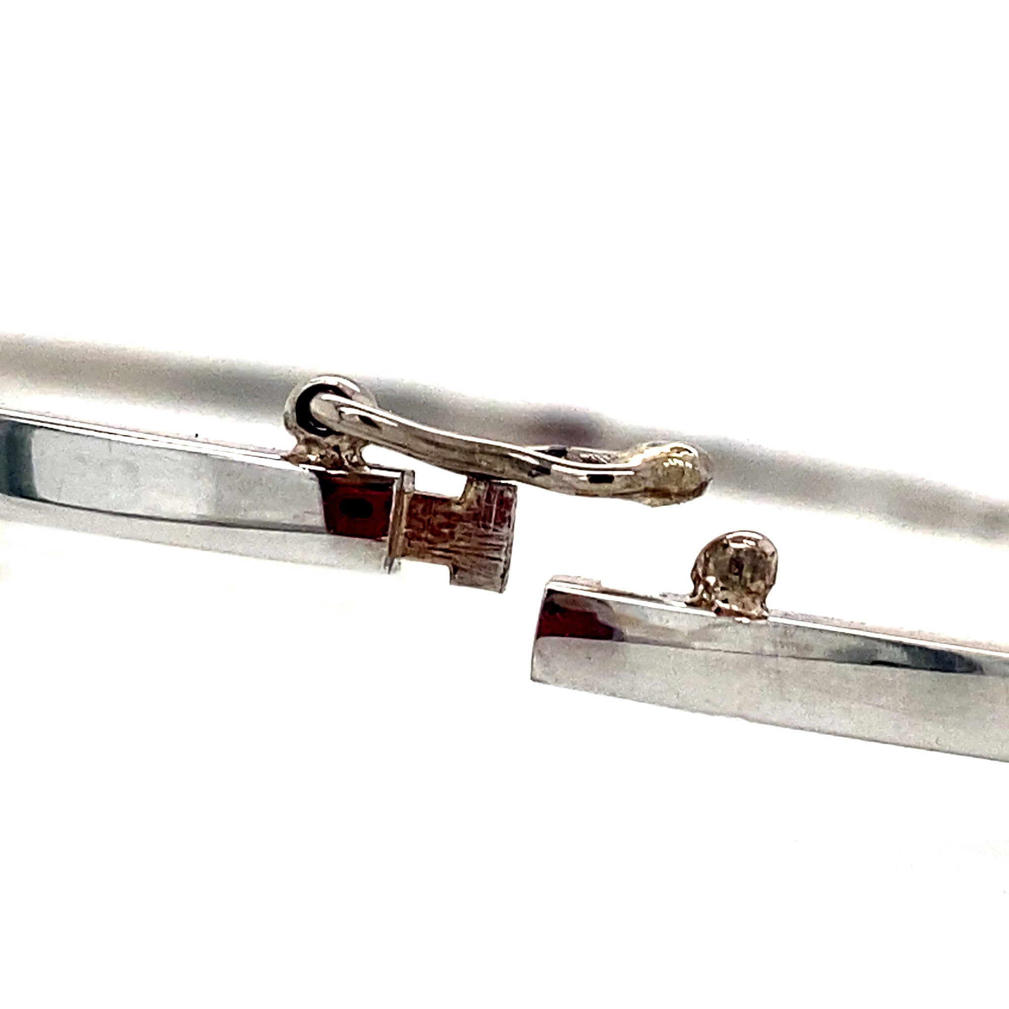 White gold bangle with diamond 14 karat