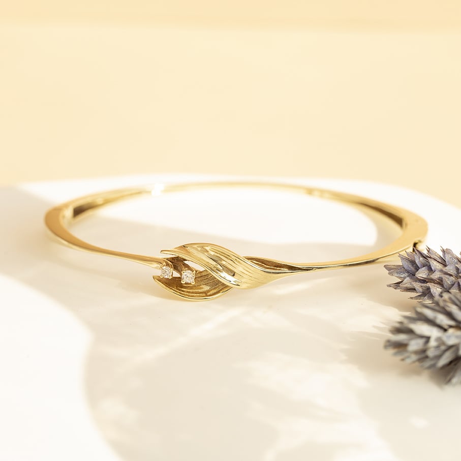 Gold bangle with diamond 14 karat
