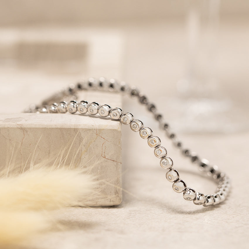 White gold tennis bracelet with diamond 18 karat