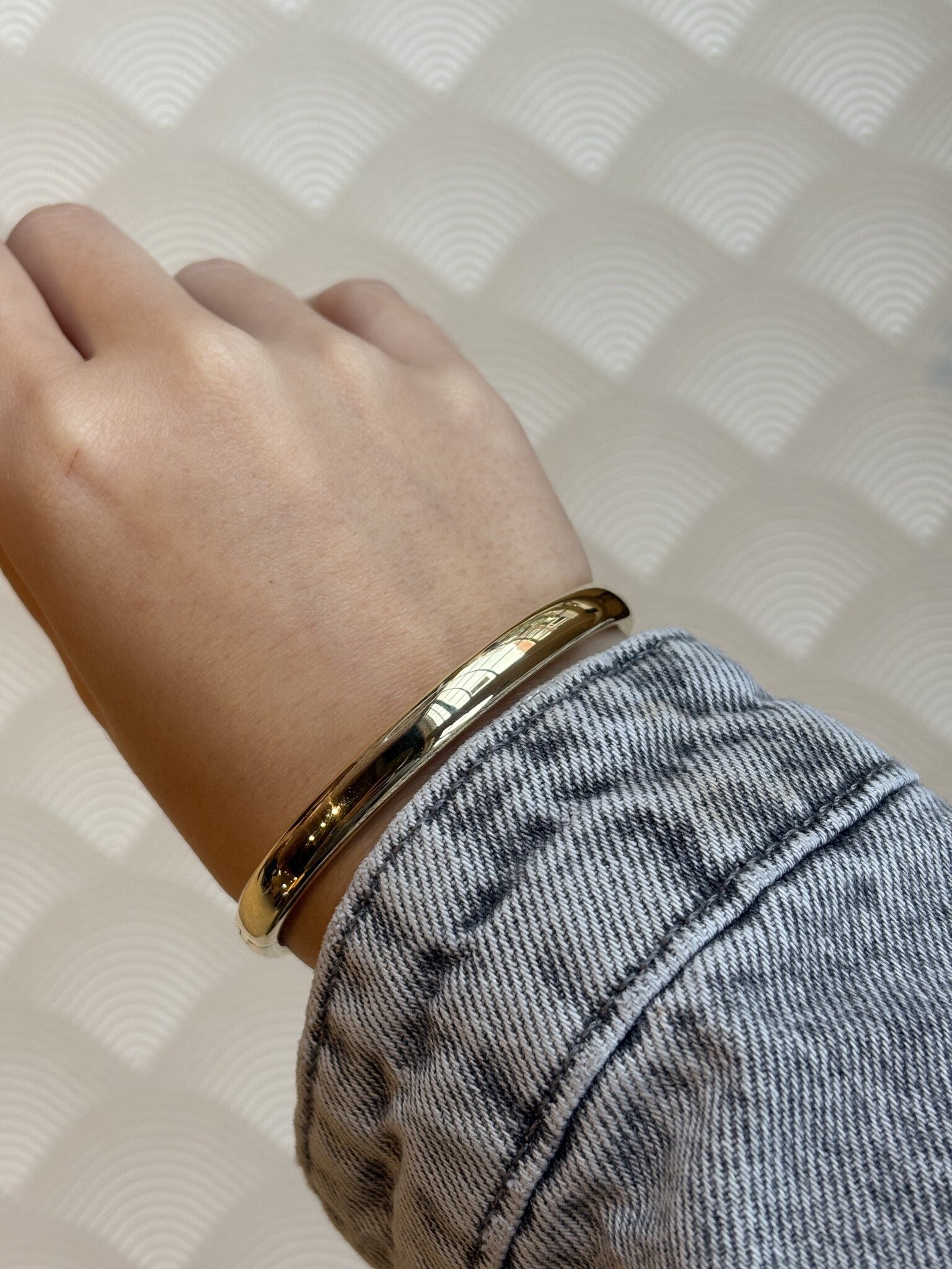 Golden smooth bangle 14 karat