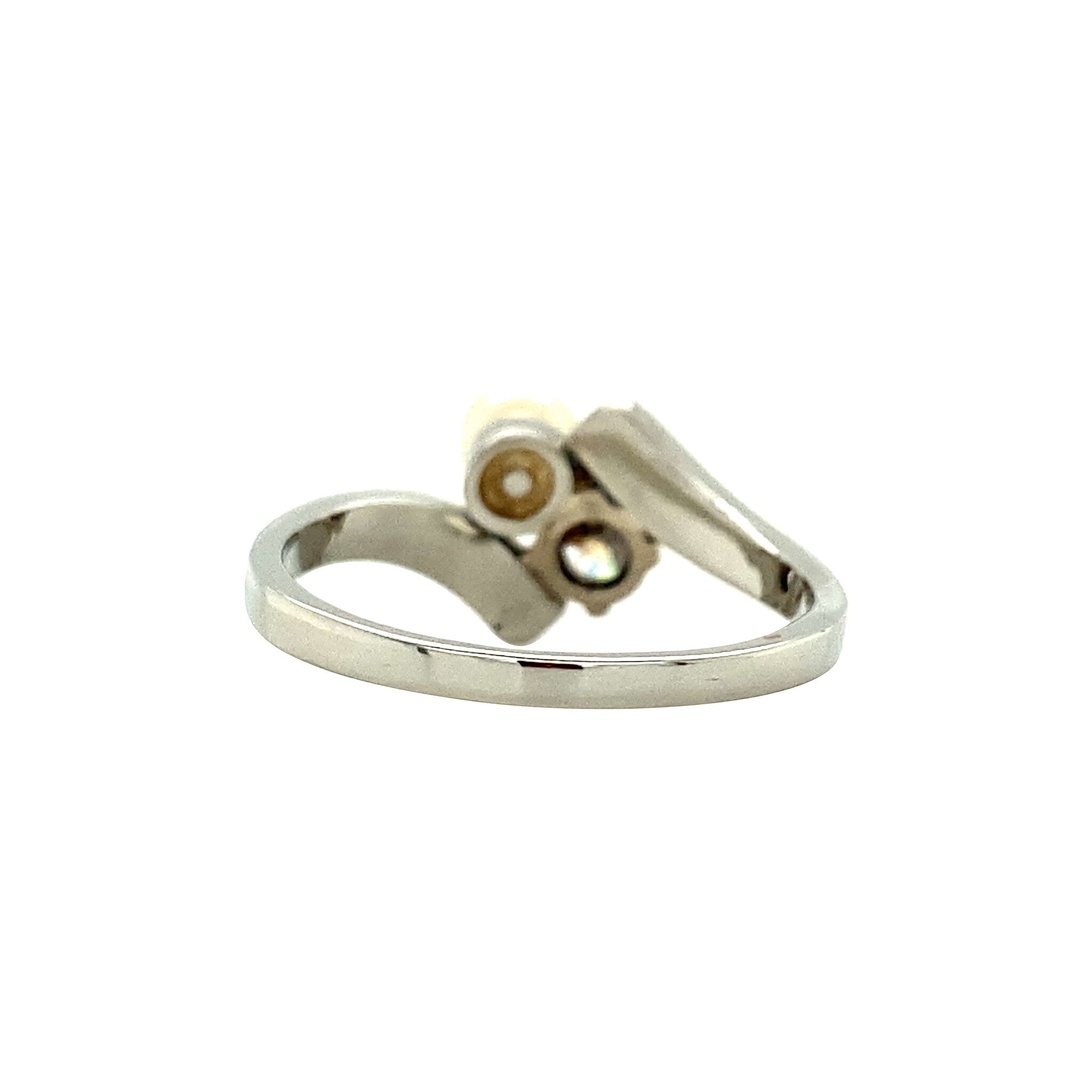 White gold ring with pearl and diamond 14 kt