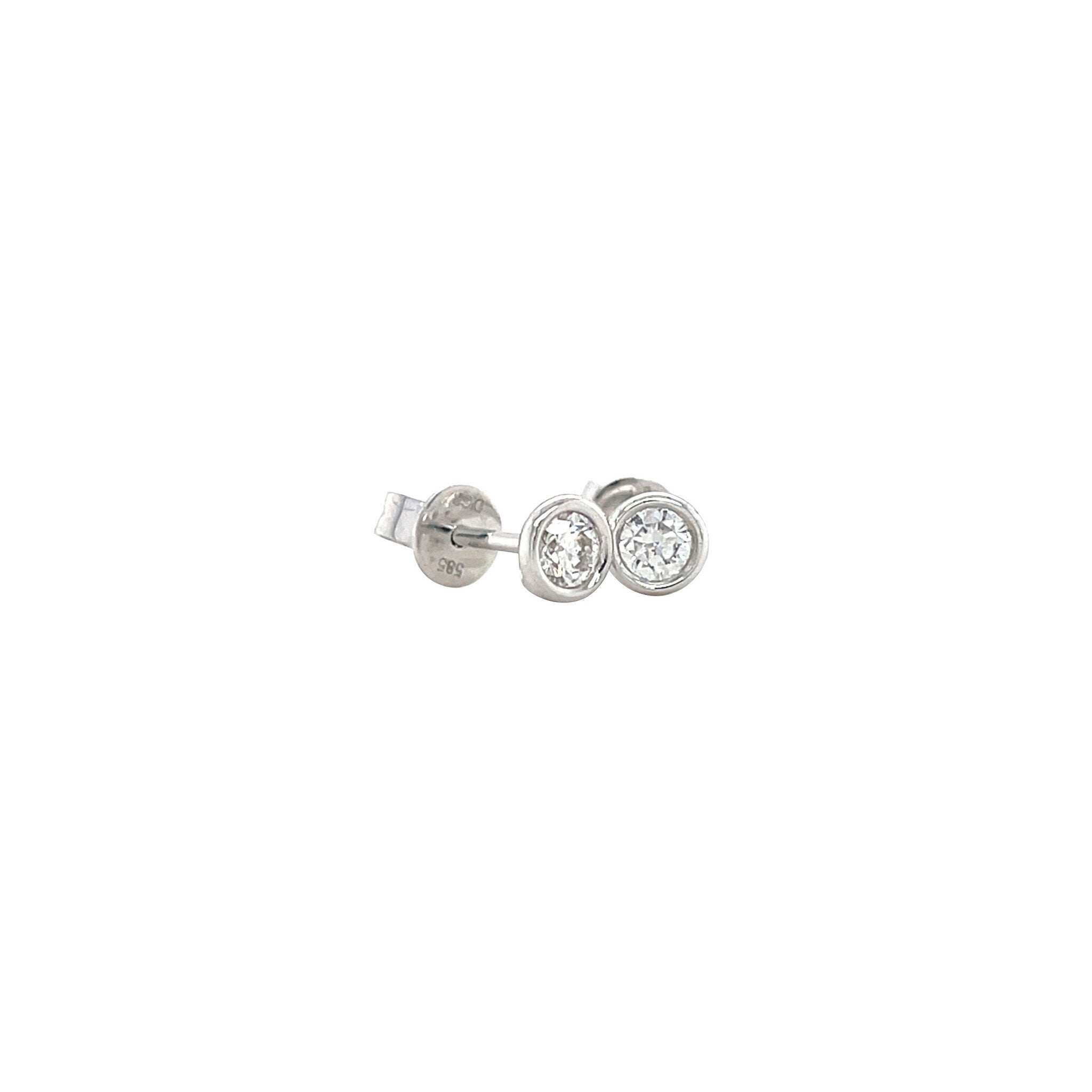 White gold solitaire stud earrings with diamond 14 kt