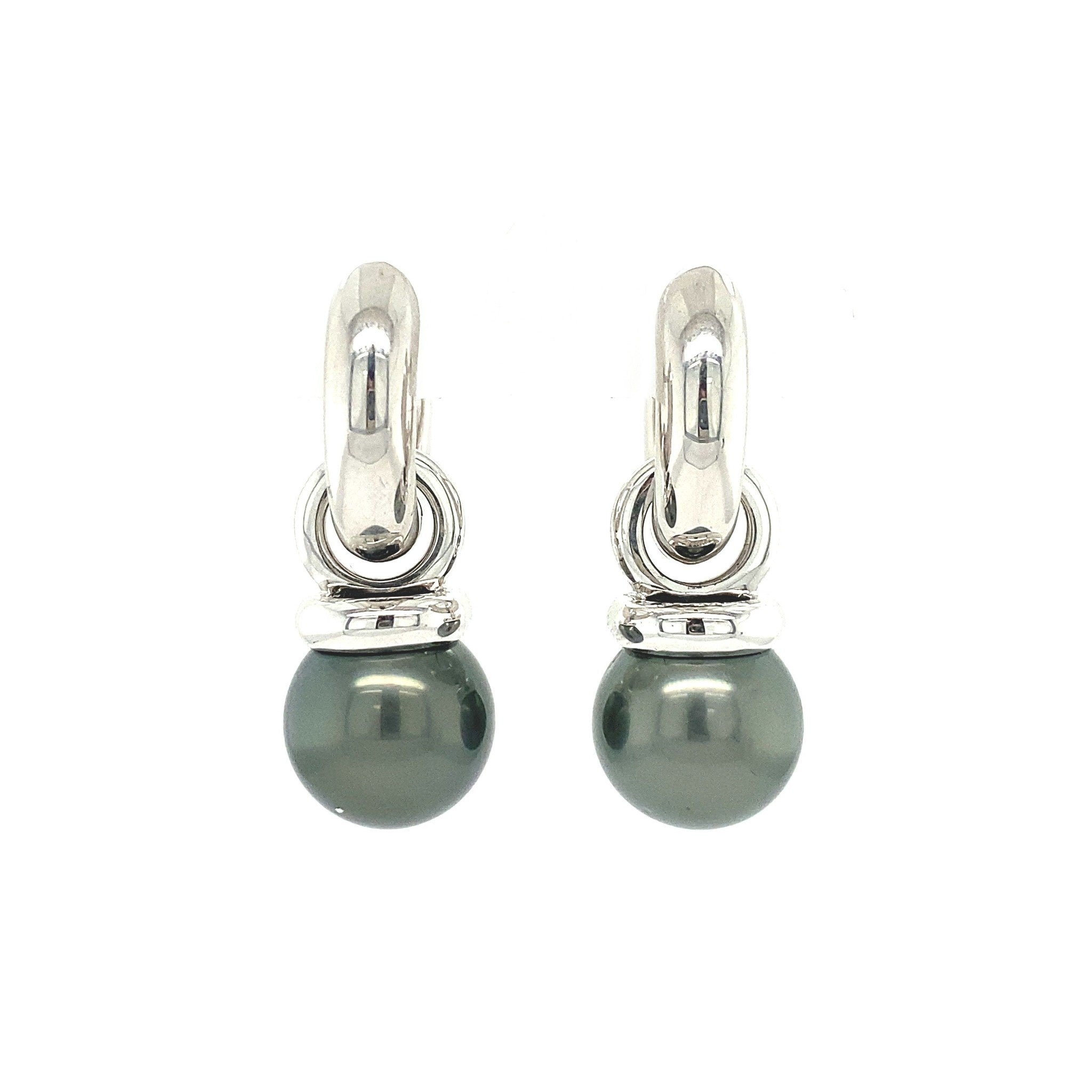White gold earrings with pearl from Bron Jewelry 18 kt