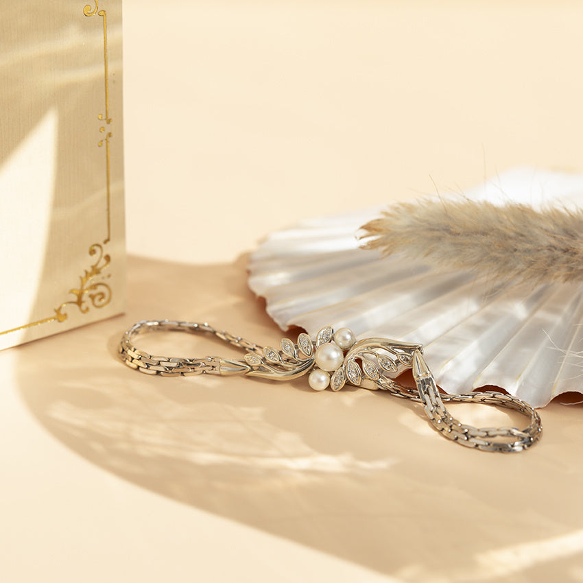 White gold bracelet with pearl and diamond 17.5 cm 14 kt