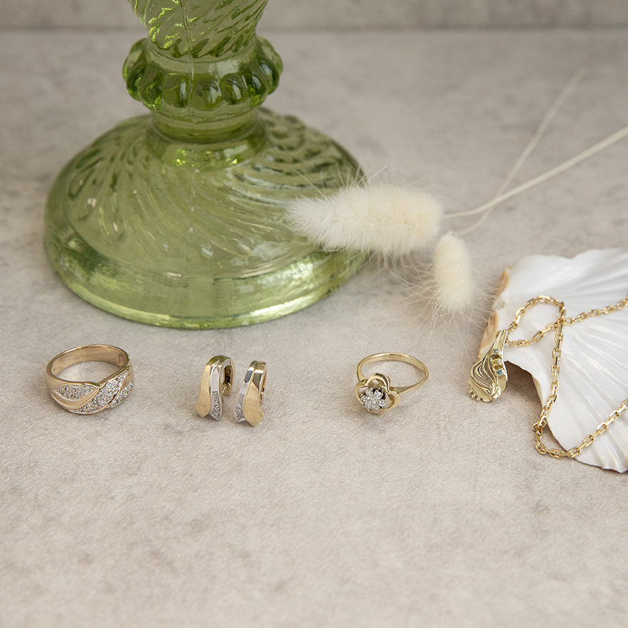 Gold entourage ring with diamond 14 karat