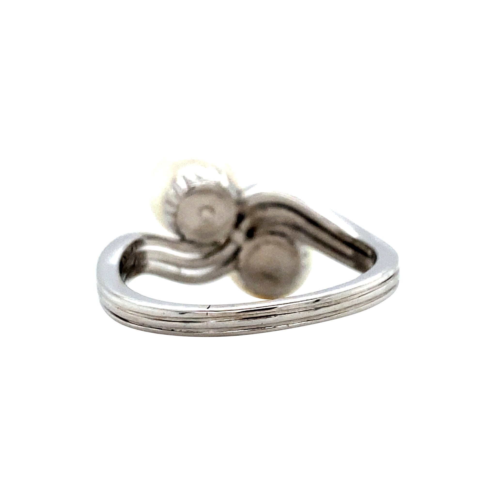 White gold ring with pearl 14 karat