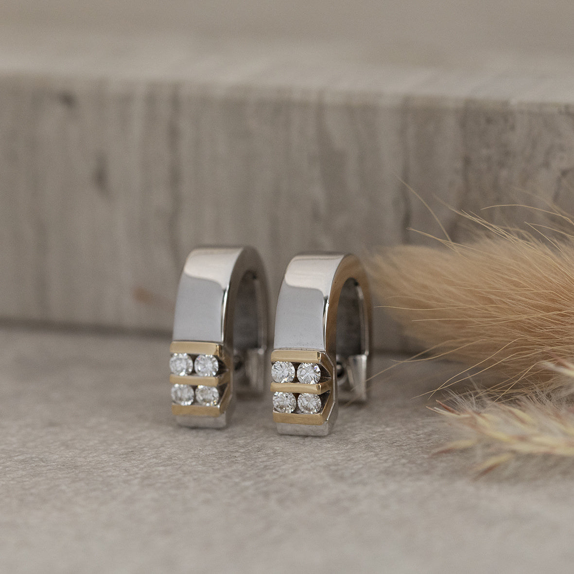 White gold hinged hoop earrings with diamond 18 karat