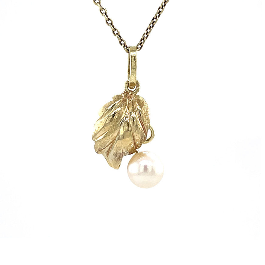 14 karat gold pendant with pearl