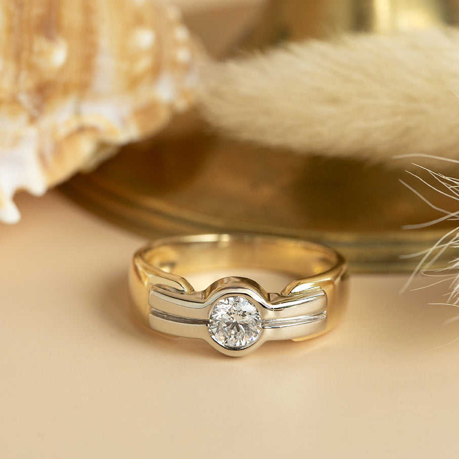 Gold ring with diamond 18 karat