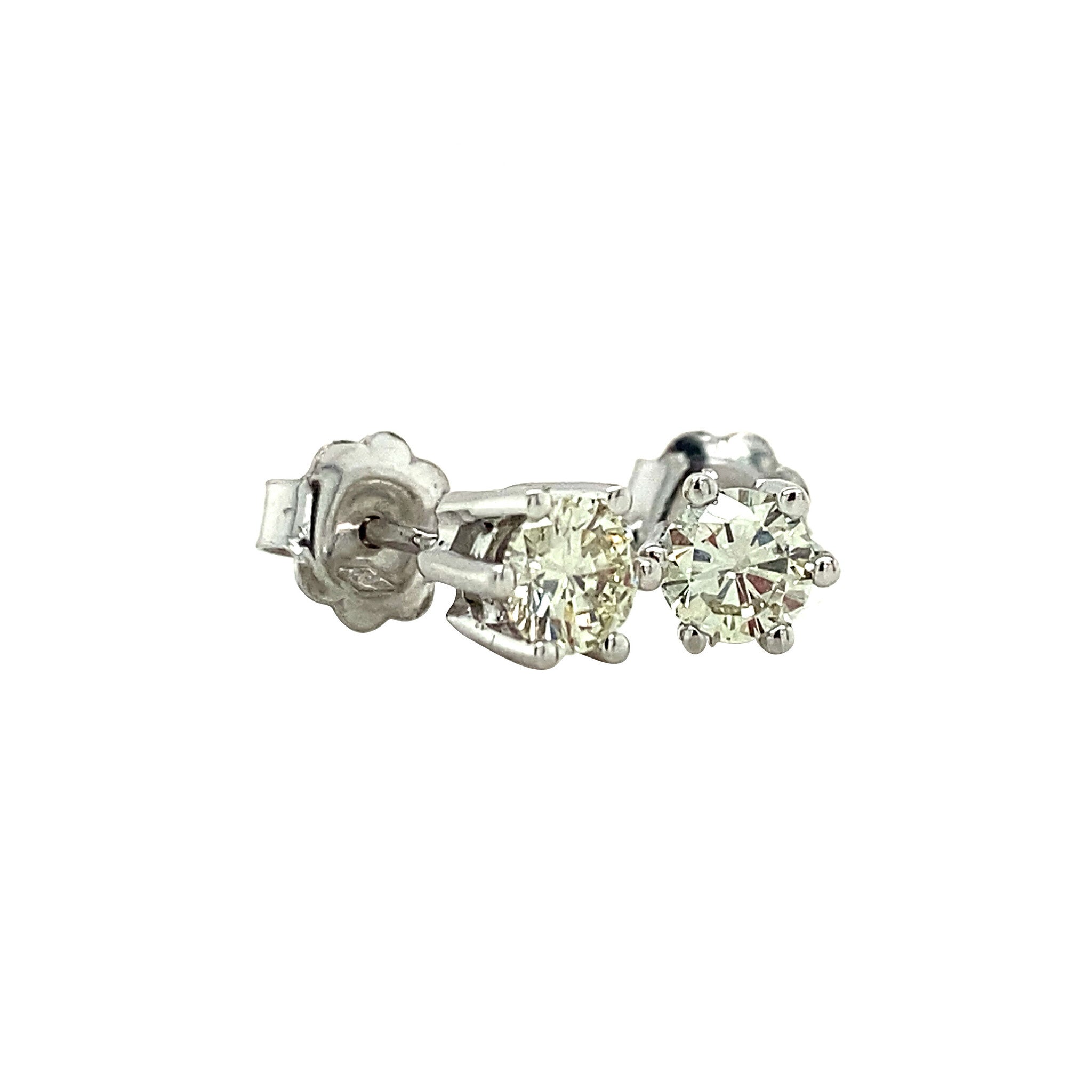 White gold solitaire stud earrings with diamond 14 kt