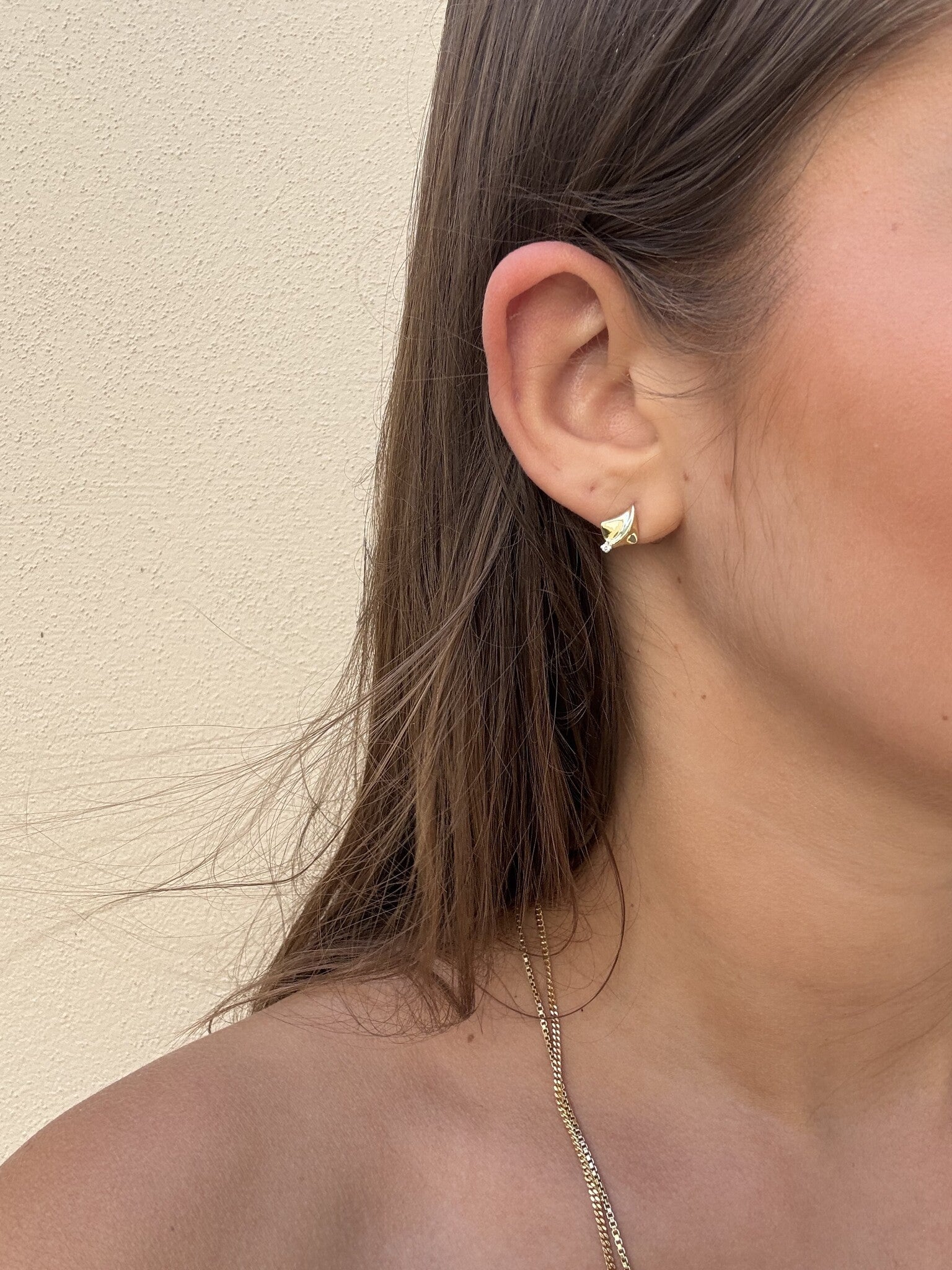 14 karat gold stud earrings with diamond