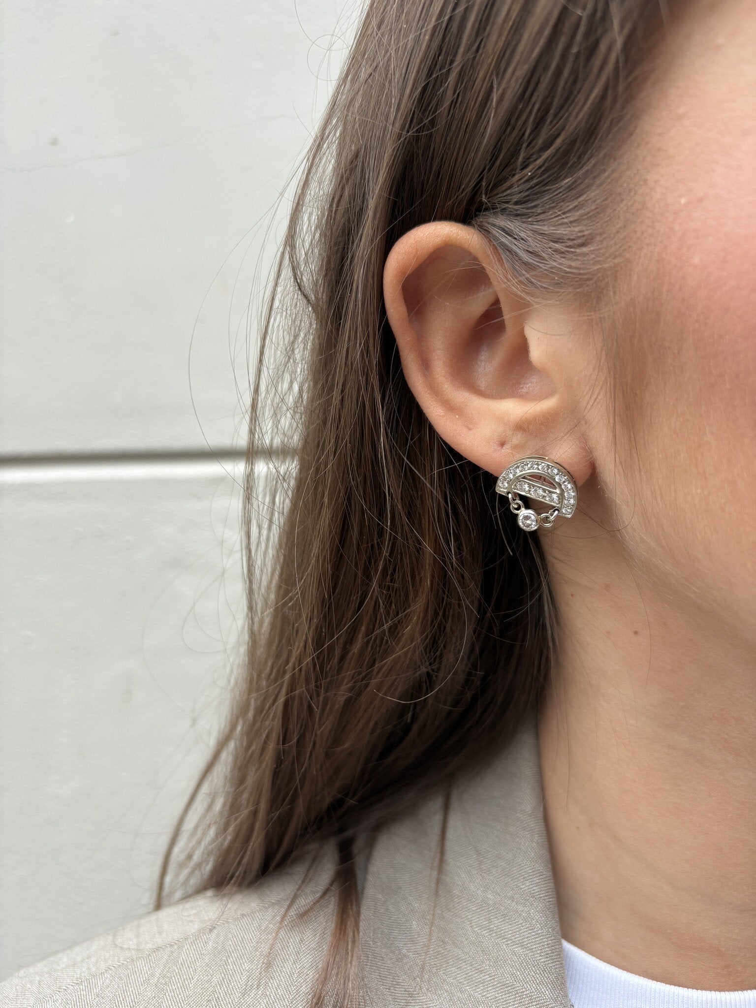 White gold stud earrings with diamond 18 karat