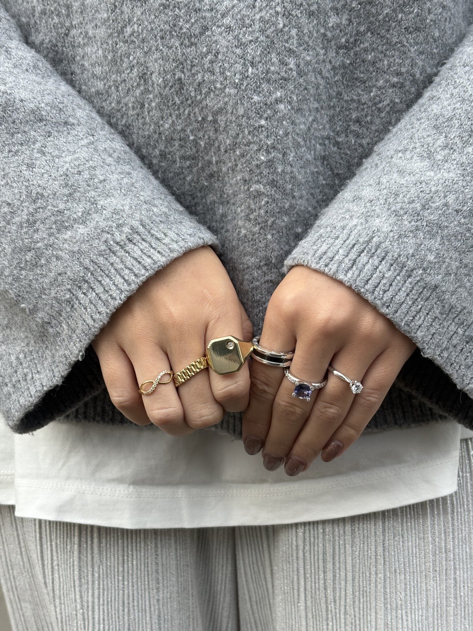 Gold signet ring with zirconia 14 karat