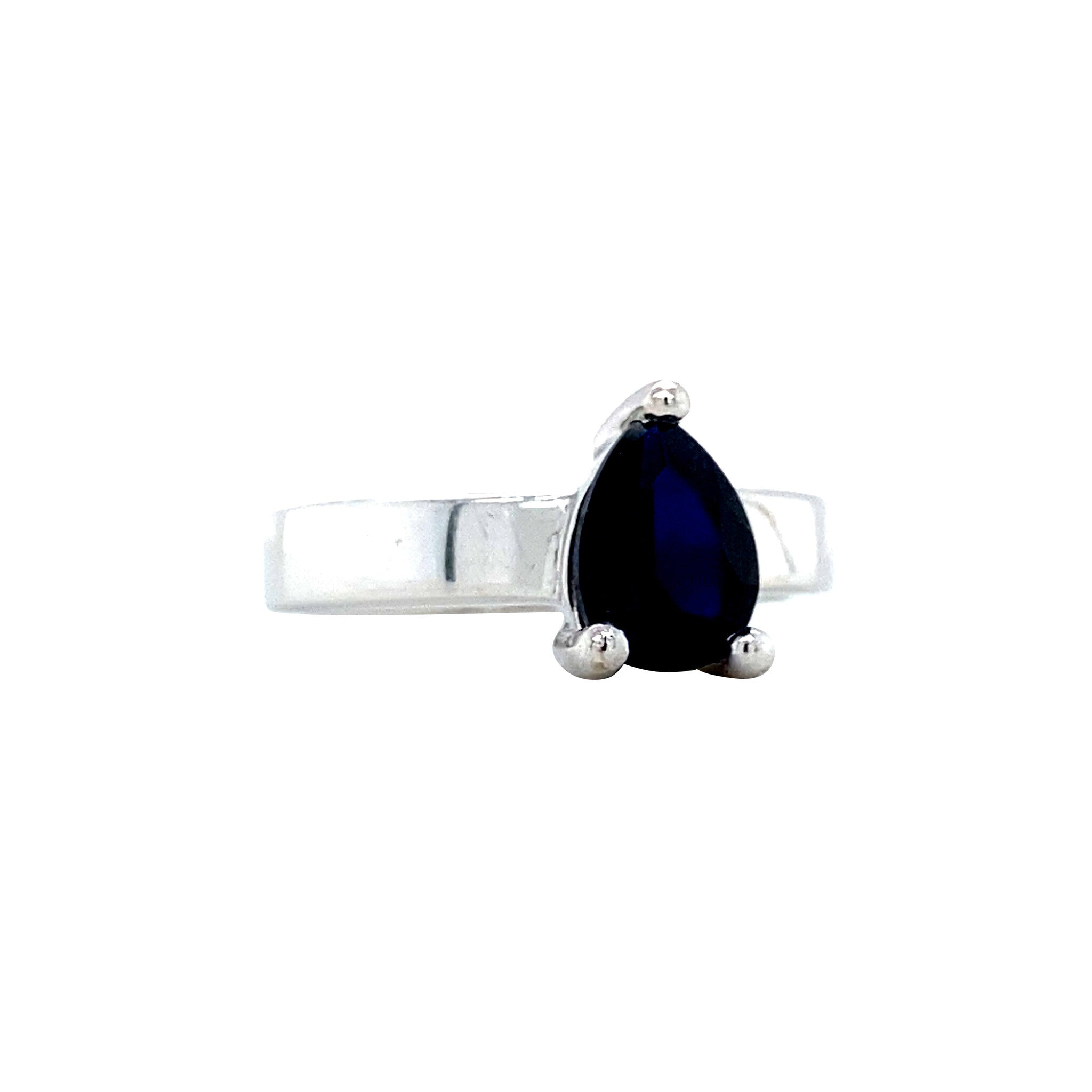 White gold ring with blue sapphire 18 karat