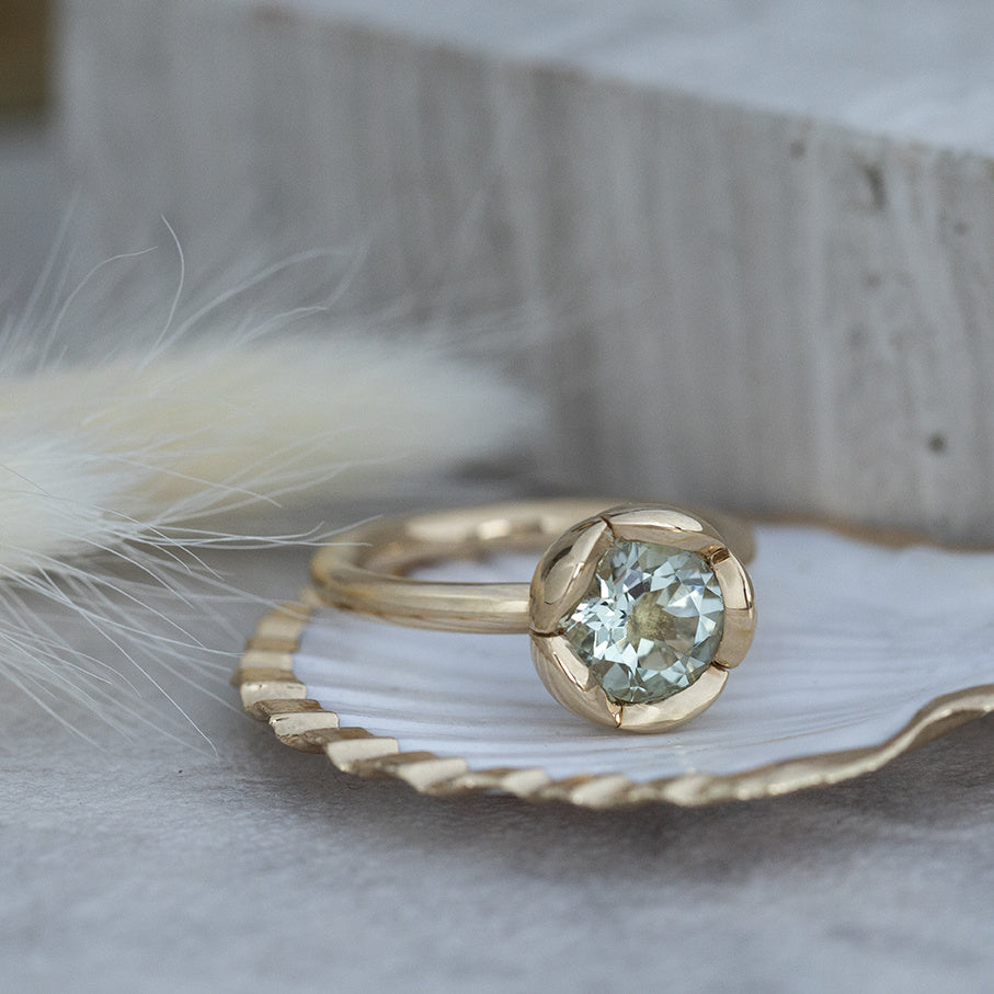 Golden Bron ring with prasiolite 18 karat