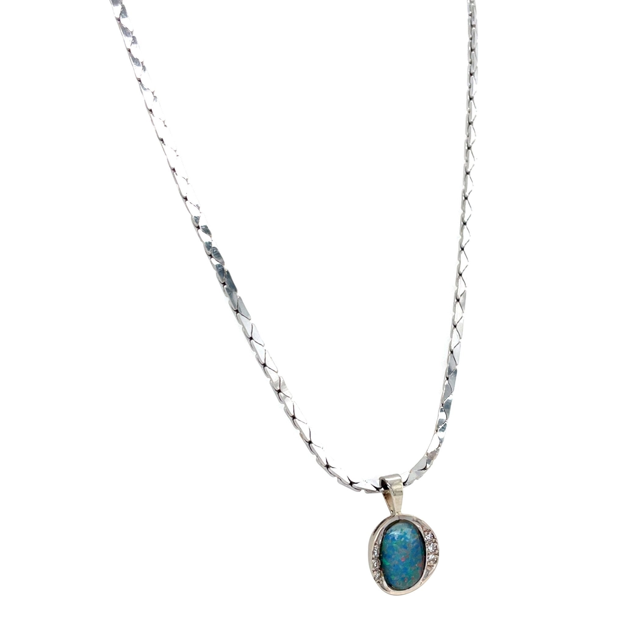 White gold necklace with opal pendant 50.5 cm 18 karat