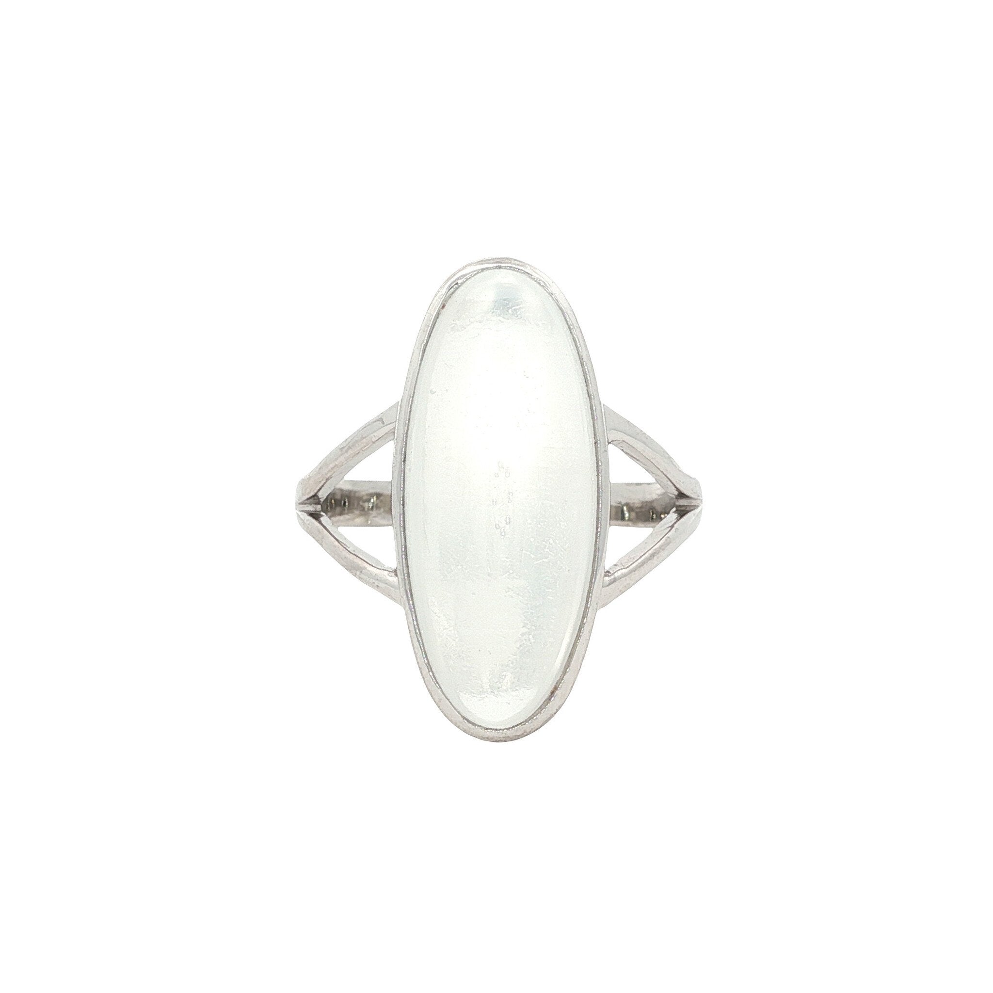 Ring with moonstone 12 karat