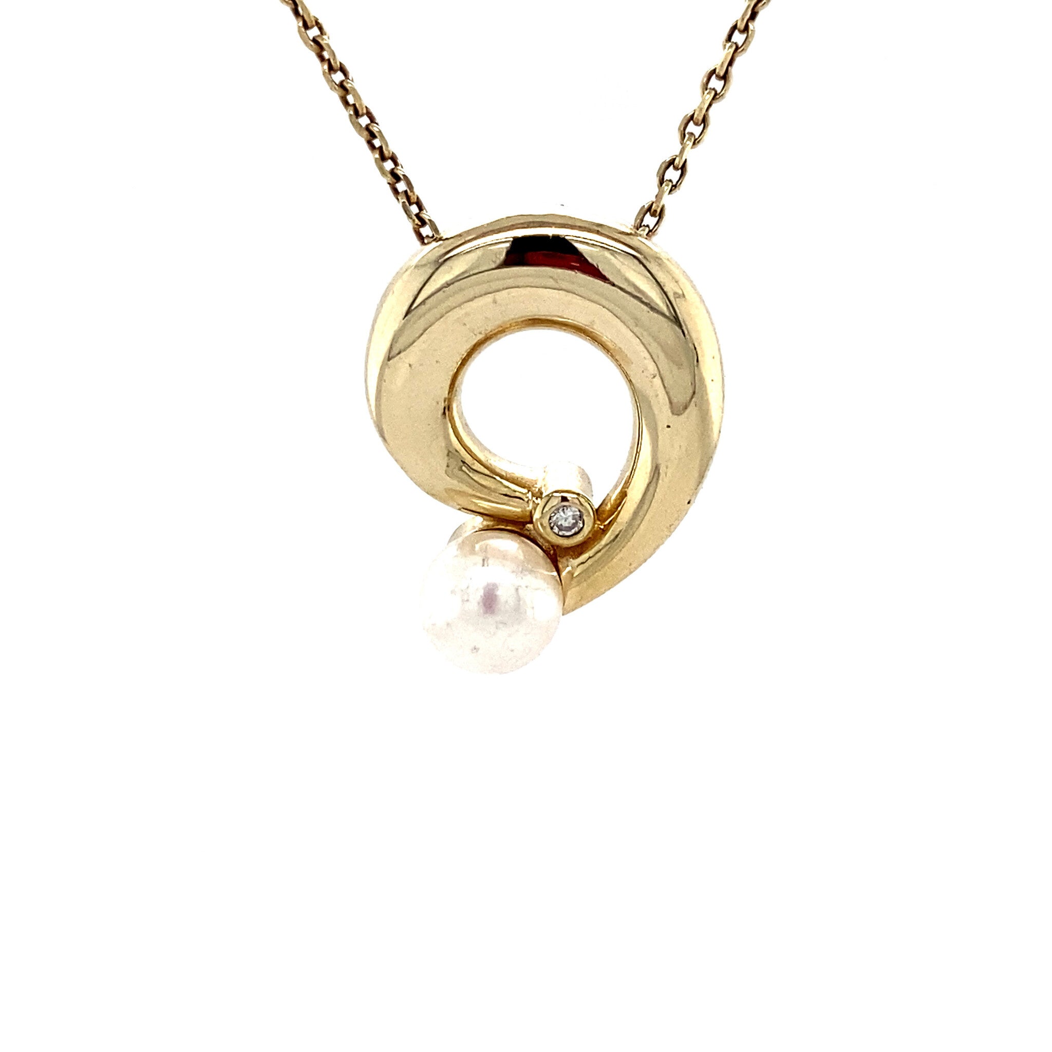 Gold pendant with pearl and diamond 14 kt