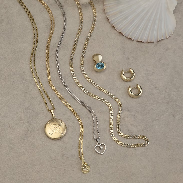 Gold pendant with (colored) diamond 14 karat