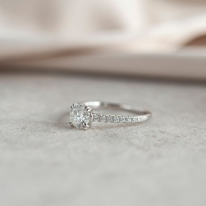 White gold ring with diamond 18 kt* new