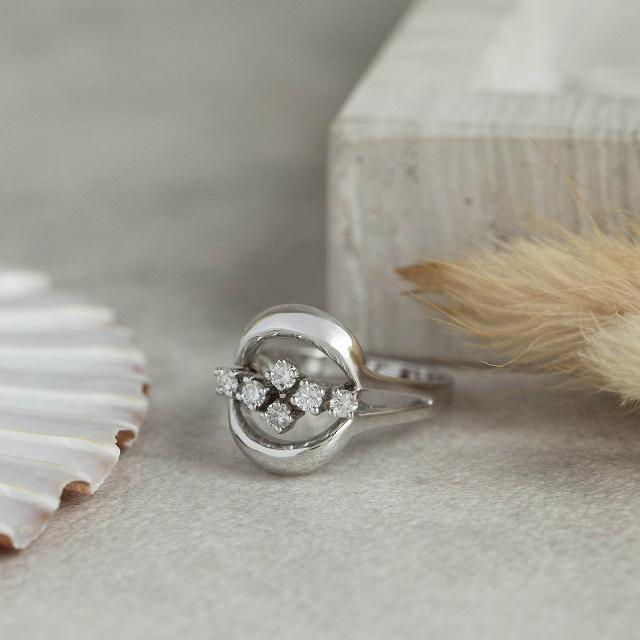 White gold ring with diamond 14 karat