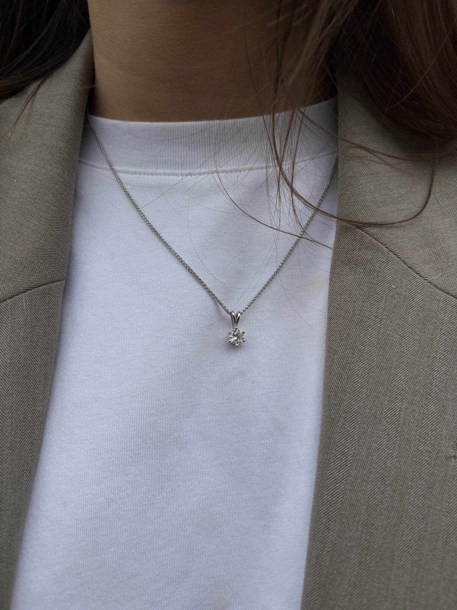 White gold necklace with diamond pendant 45 cm 14 karat