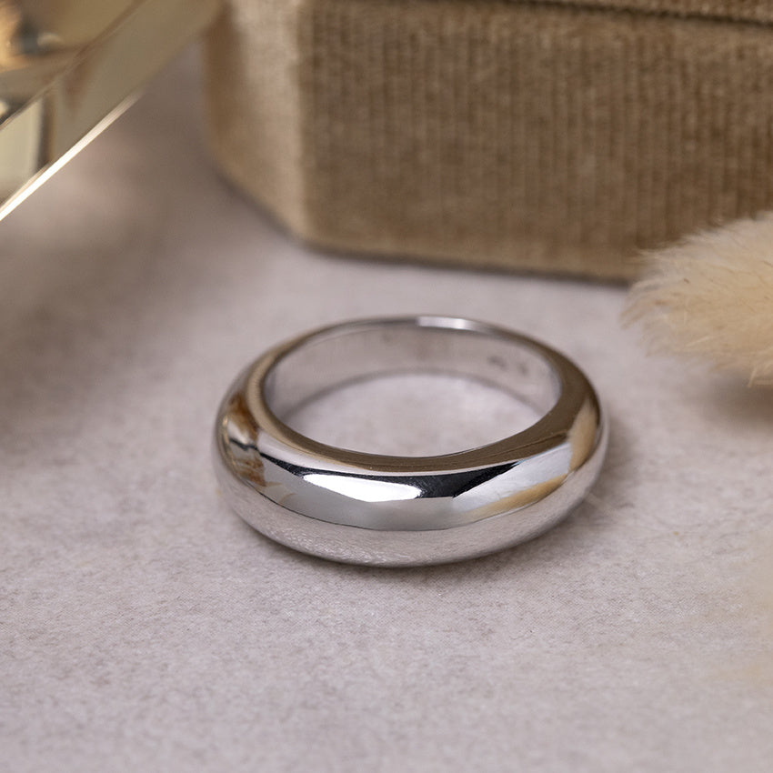 White gold balloon ring 14 karat