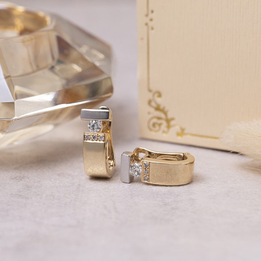 Gouden oorsieraden met diamant 14 karaat