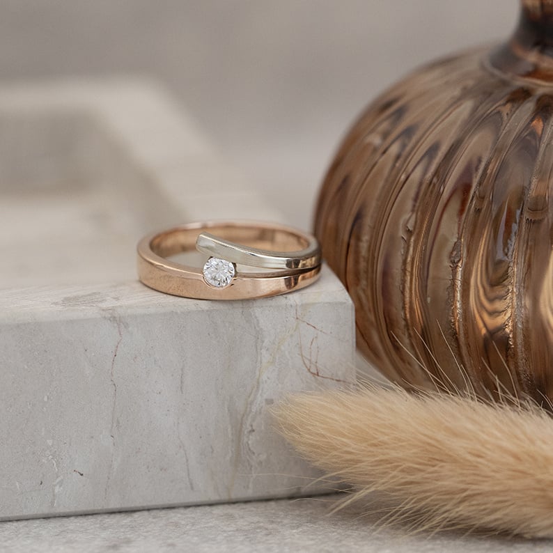 Rose gold ring with diamond 18 karat