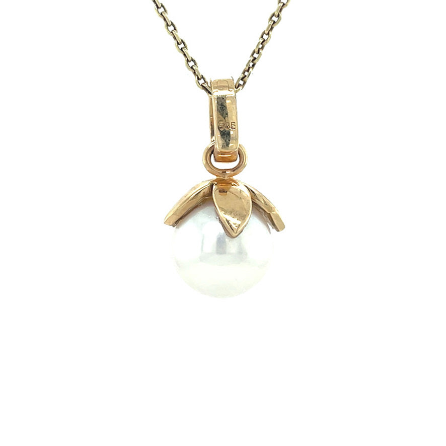 Gold pendant with pearl and diamond 14 karat