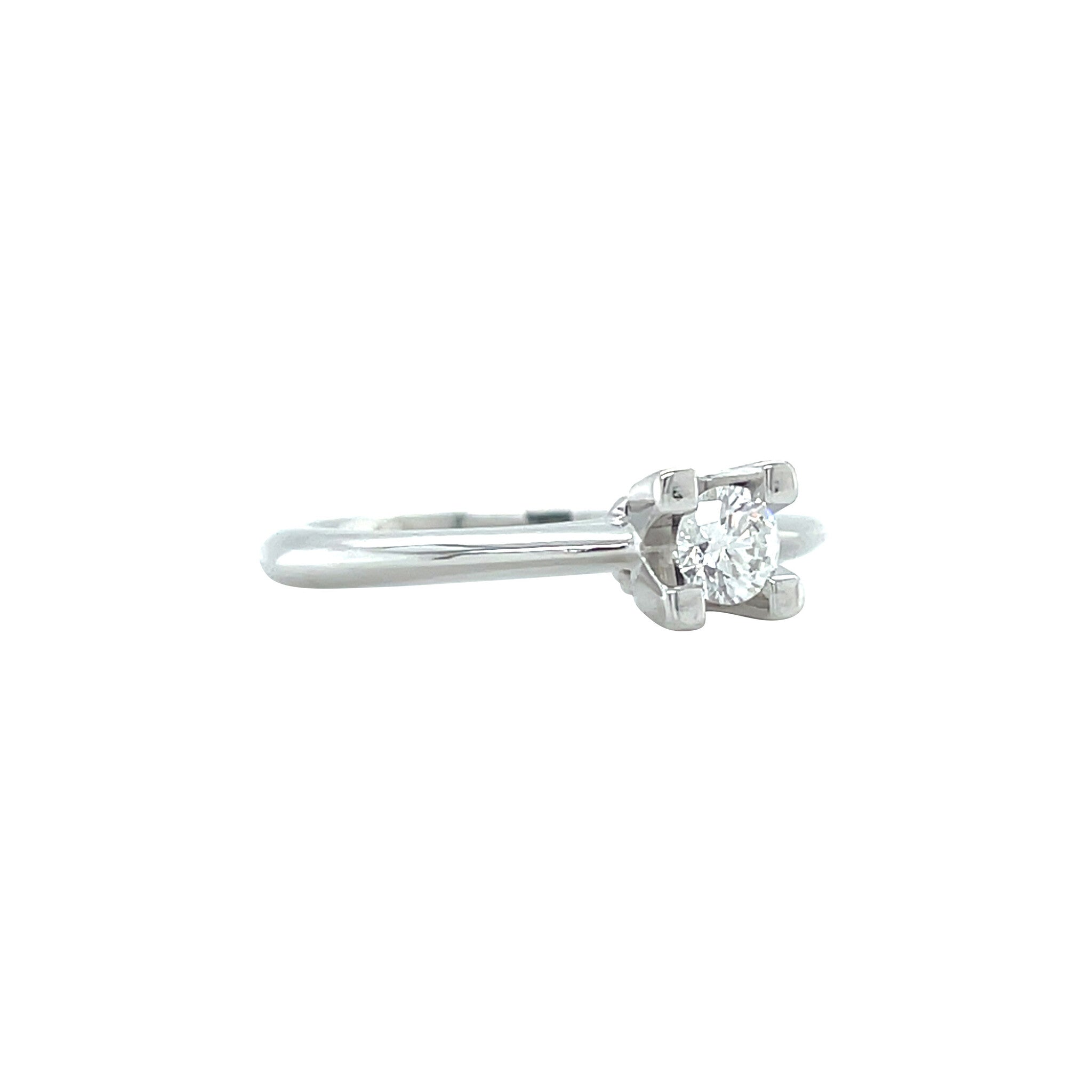 White gold solitaire ring with diamond 18 karat