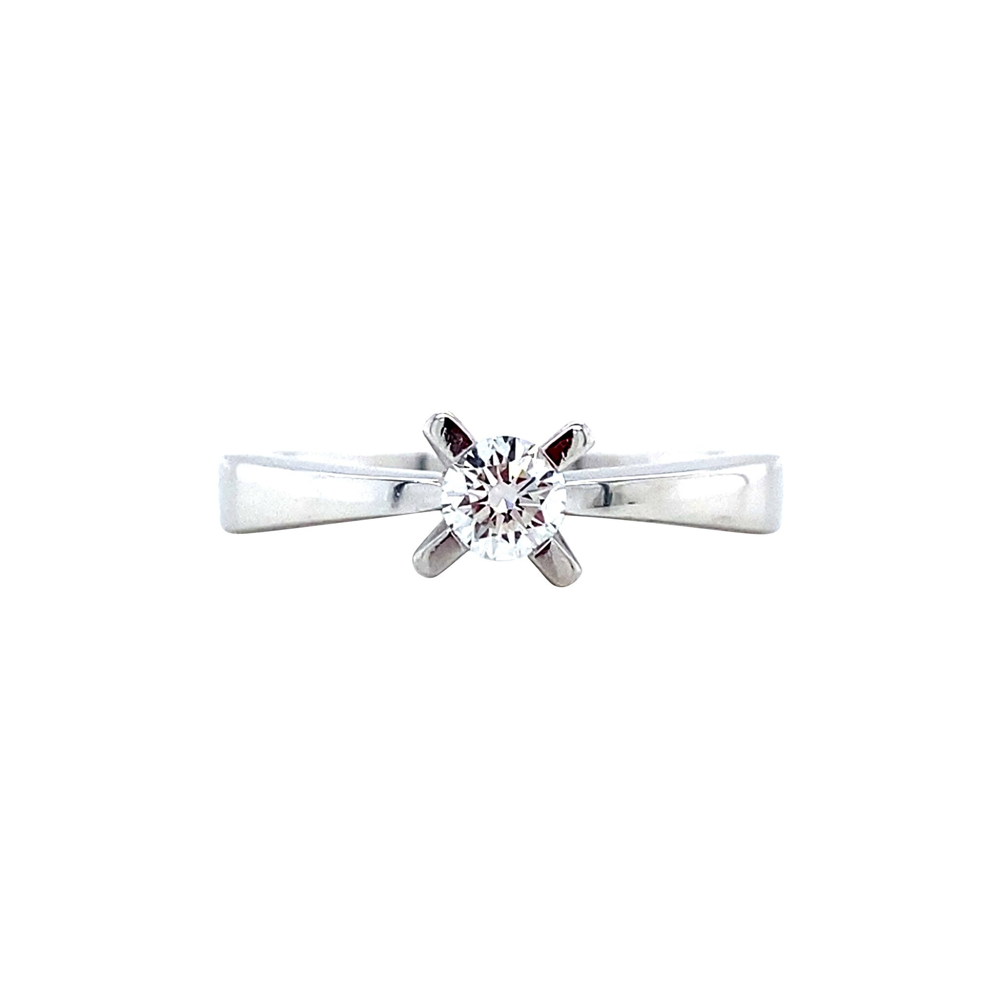 White gold solitaire ring with diamond 18 karat