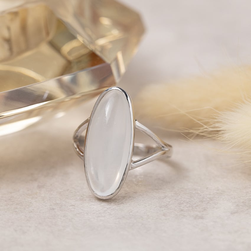 Ring with moonstone 12 karat