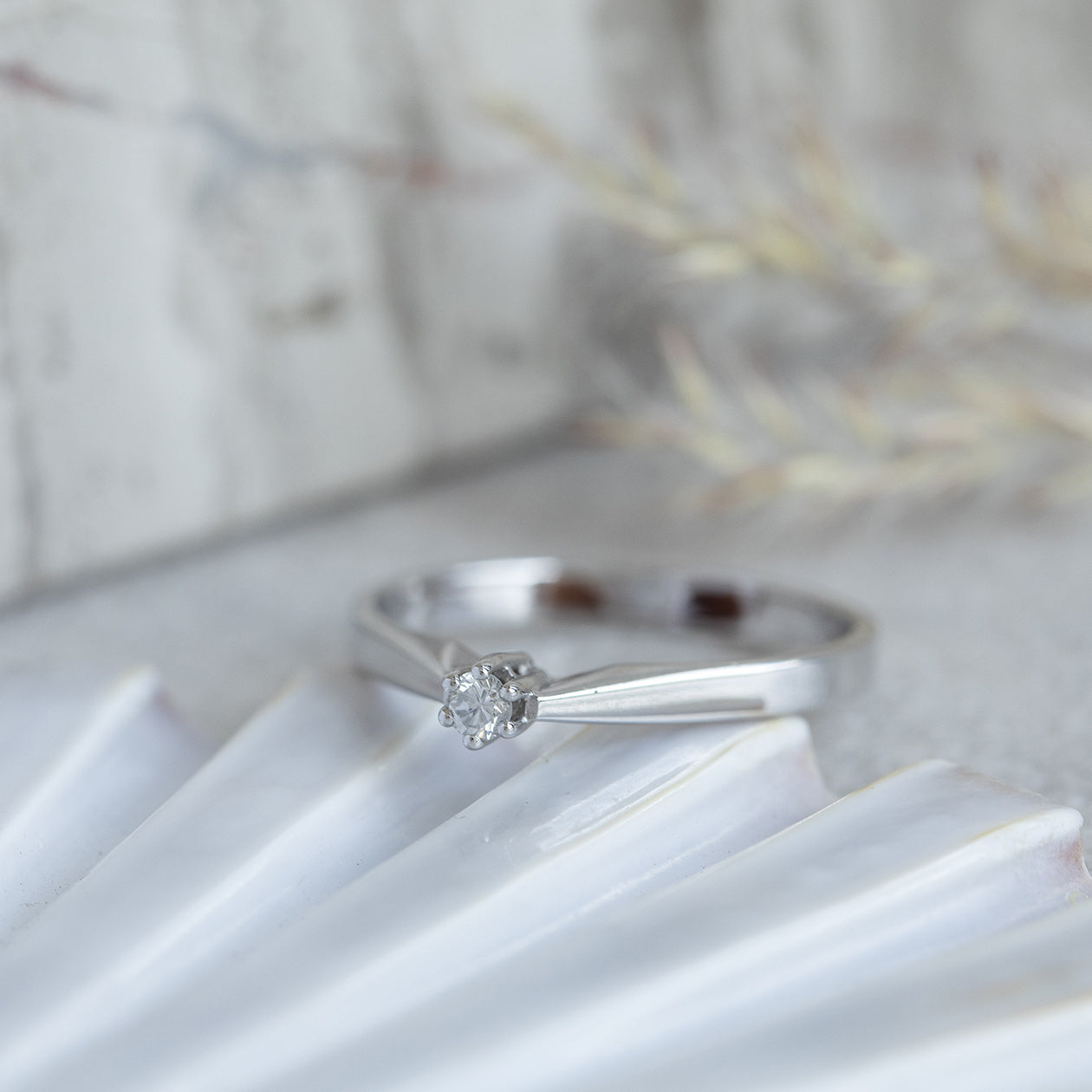 White-gold solitaire ring with diamond 14 kt* new