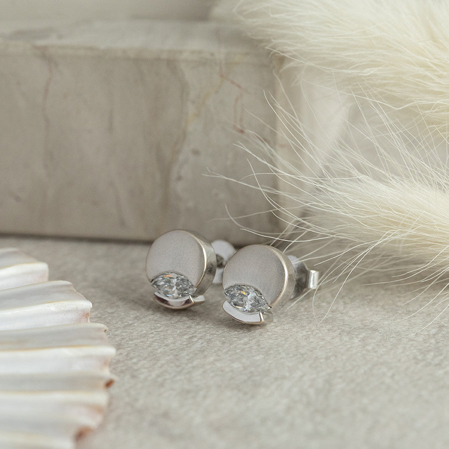 White gold stud earrings with zirconia 14 karat