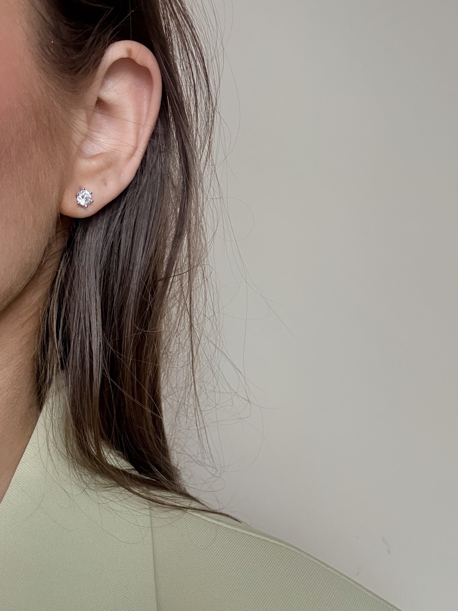 White gold solitaire stud earrings with diamond 14 karat* new