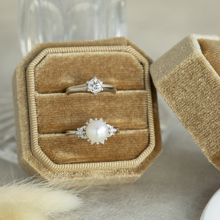 Platinum solitaire ring with diamond pt850